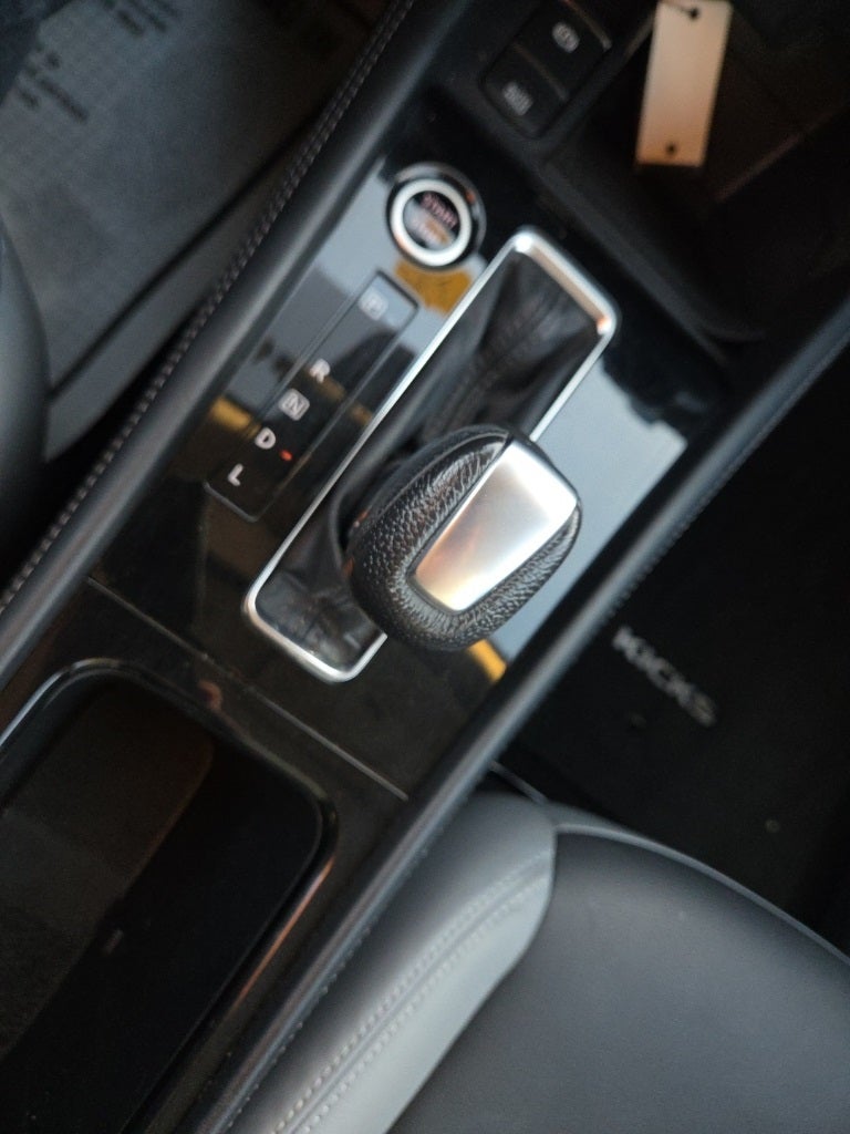 2021 Nissan Kicks SR