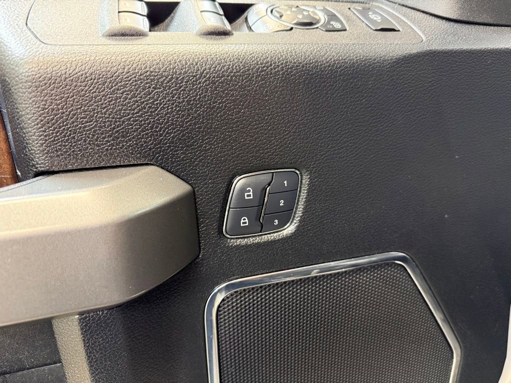 2017 Ford Super Duty F-250 SRW Lariat