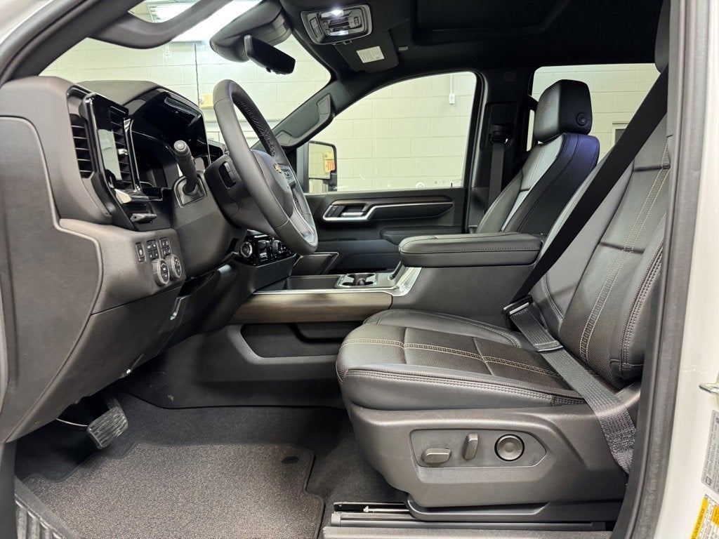 2025 Chevrolet Silverado 3500 HD High Country