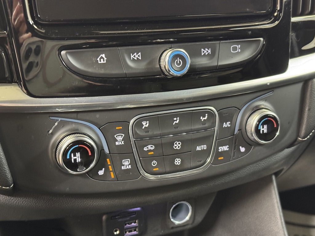 2022 Chevrolet Traverse LT Leather