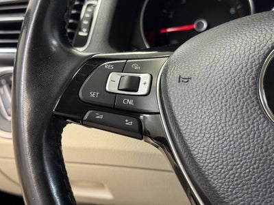 2017 Volkswagen Passat 1.8T SE