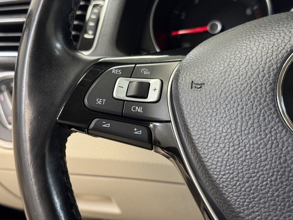 2017 Volkswagen Passat 1.8T SE