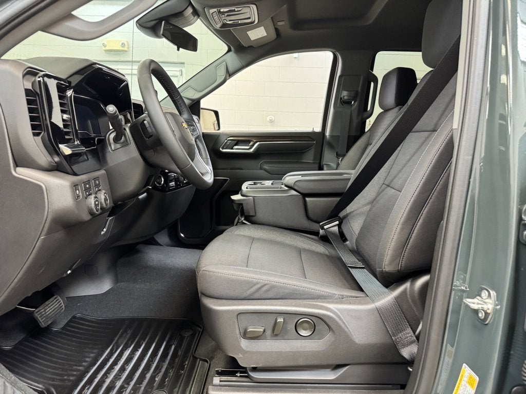 2025 Chevrolet Silverado 1500 LT (2FL)