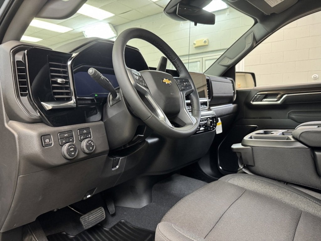 2025 Chevrolet Silverado 1500 LT (2FL)