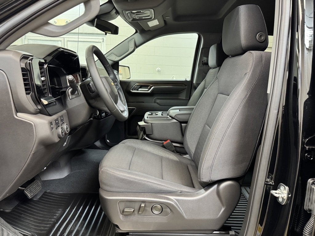 2025 Chevrolet Silverado 1500 LT (2FL)