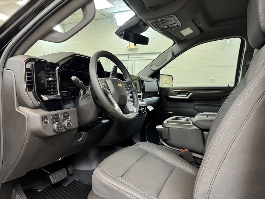 2025 Chevrolet Silverado 1500 LT (2FL)