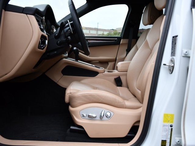 2023 Porsche Macan Base