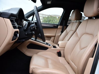 2023 Porsche Macan Base