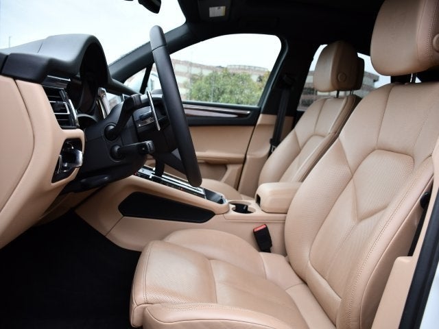 2023 Porsche Macan Base