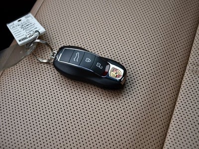 2023 Porsche Macan Base