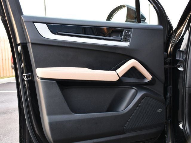 2025 Porsche Cayenne AWD