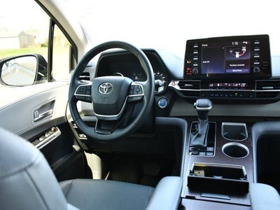 2023 Toyota Sienna XLE 7 Passenger