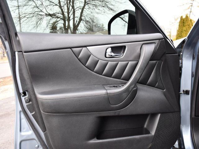 2017 INFINITI QX70 Base