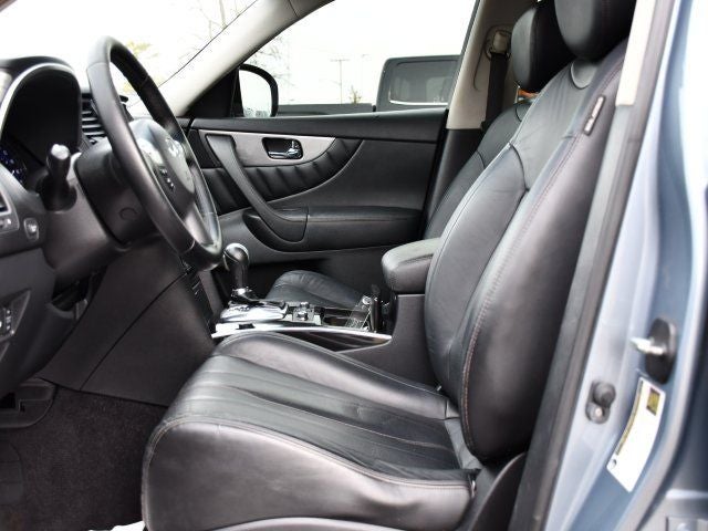 2017 INFINITI QX70 Base