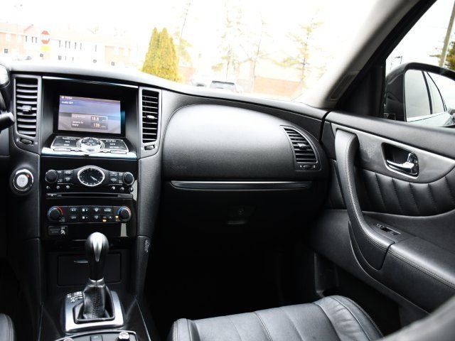 2017 INFINITI QX70 Base