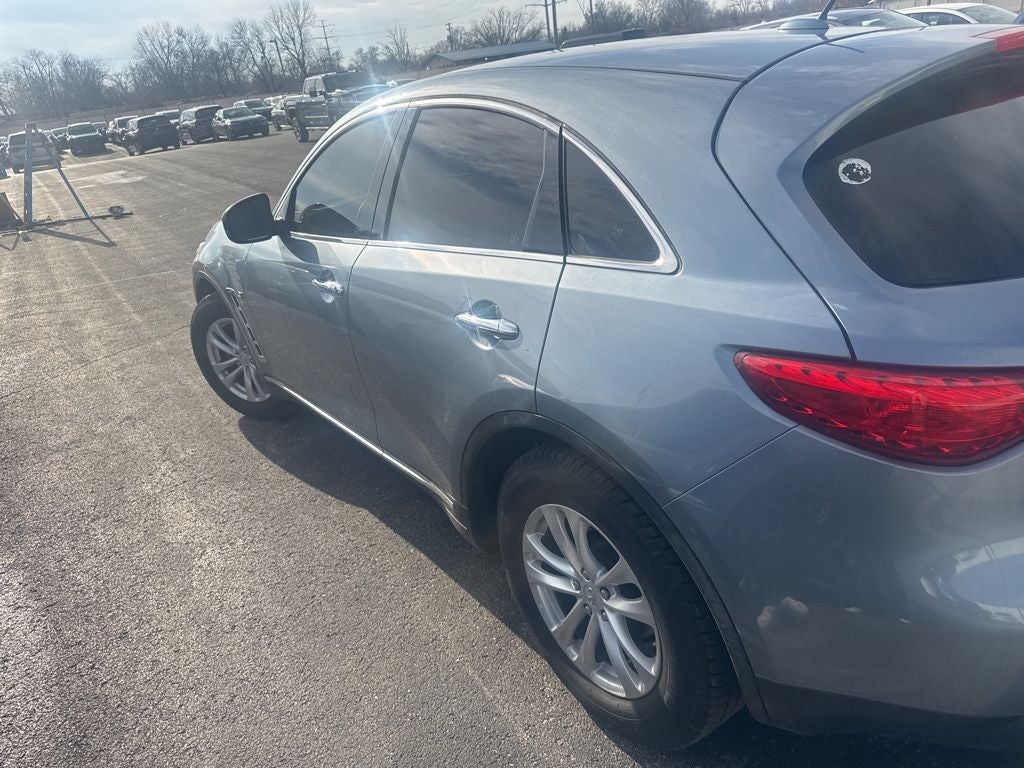 2017 INFINITI QX70 Base