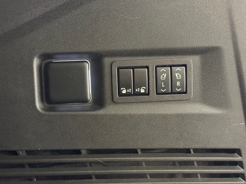 2024 Chevrolet Tahoe Premier Premium Package/Rear Seat Media