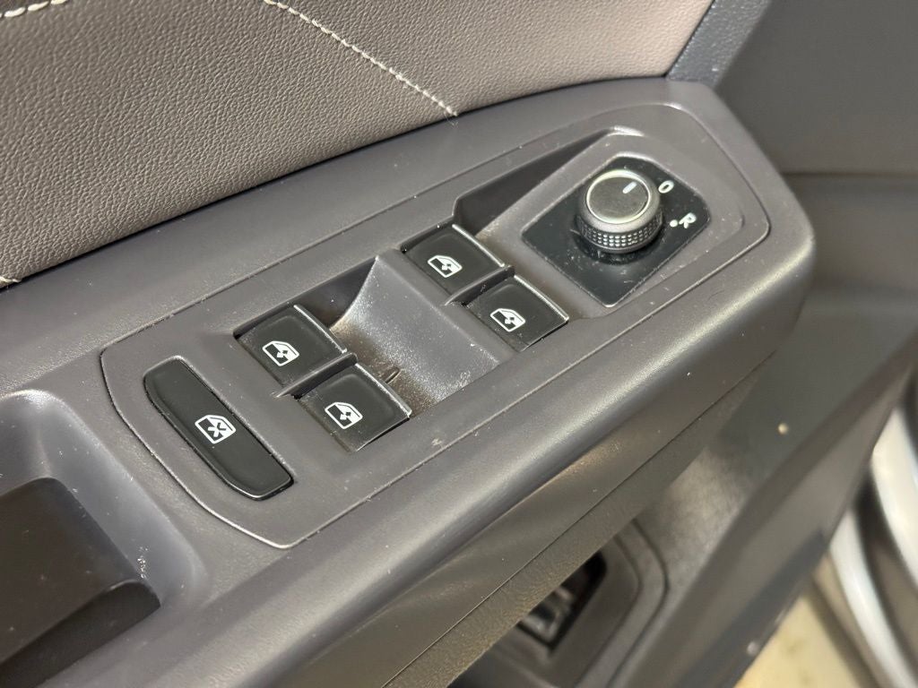 2021 Volkswagen Atlas 3.6L V6 SE w/Technology R-Line