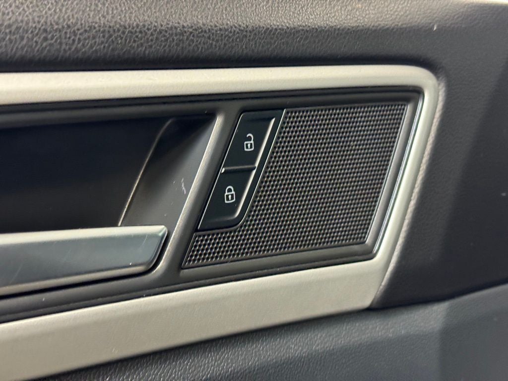 2021 Volkswagen Atlas 3.6L V6 SE w/Technology R-Line