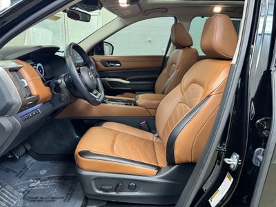 2025 Nissan Pathfinder Platinum