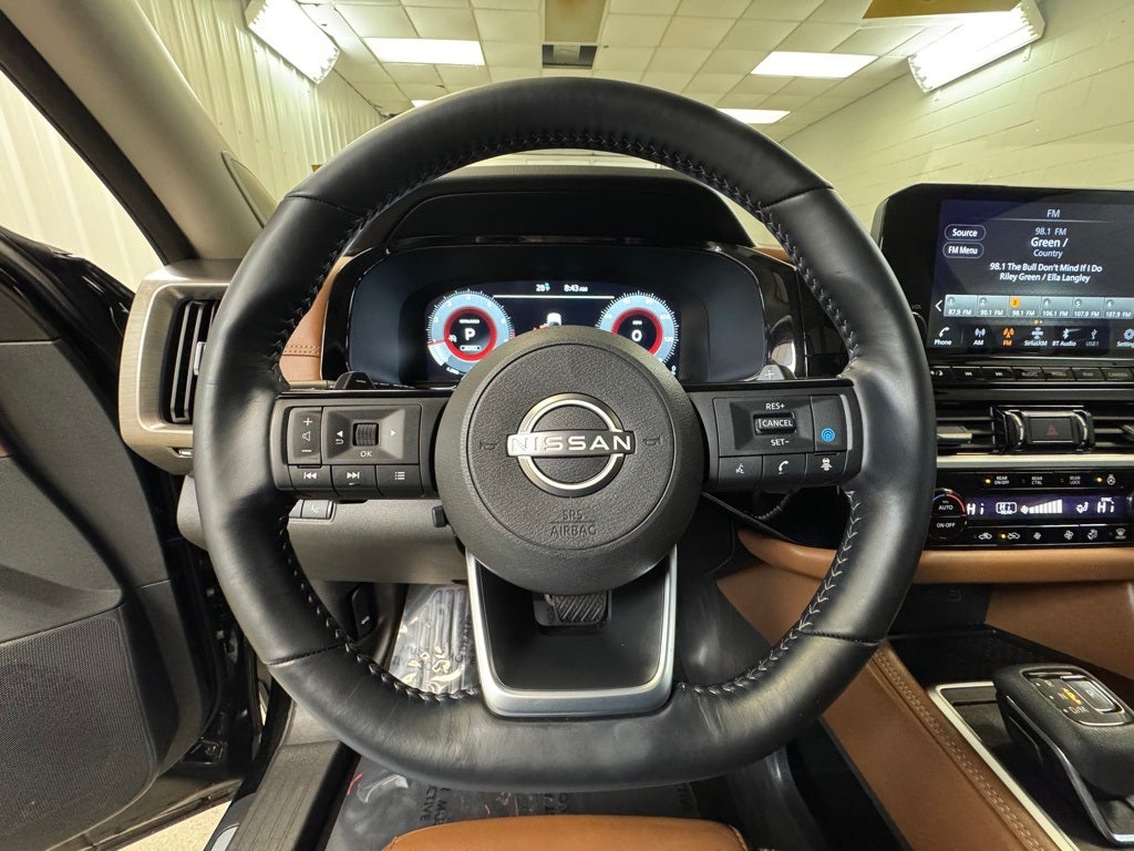 2025 Nissan Pathfinder Platinum