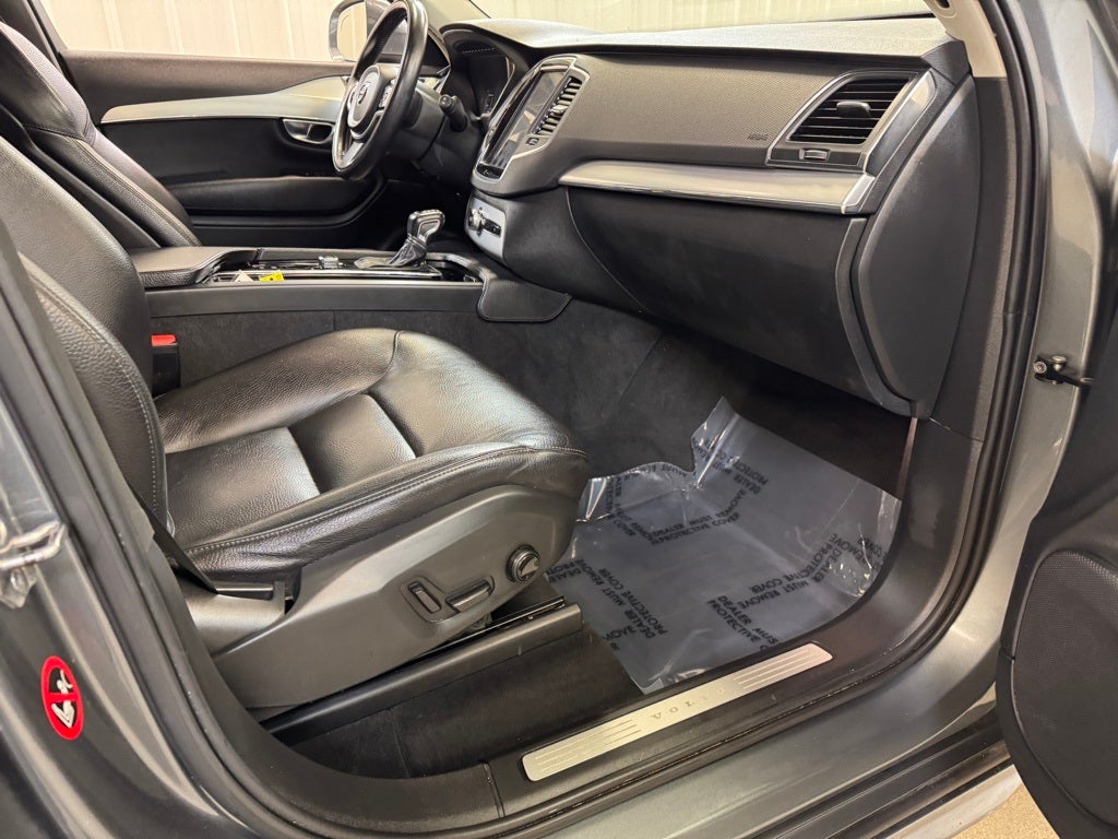2018 Volvo XC90 T5 Momentum