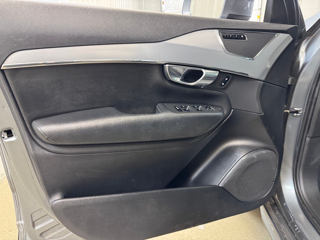 2018 Volvo XC90 T5 Momentum
