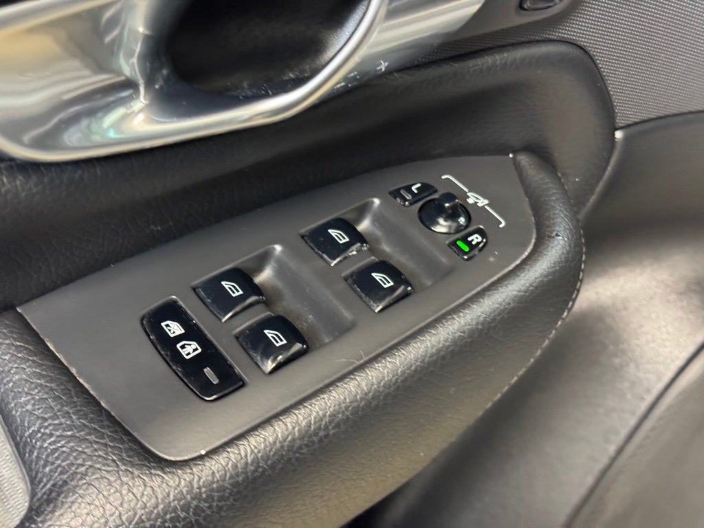 2018 Volvo XC90 T5 Momentum