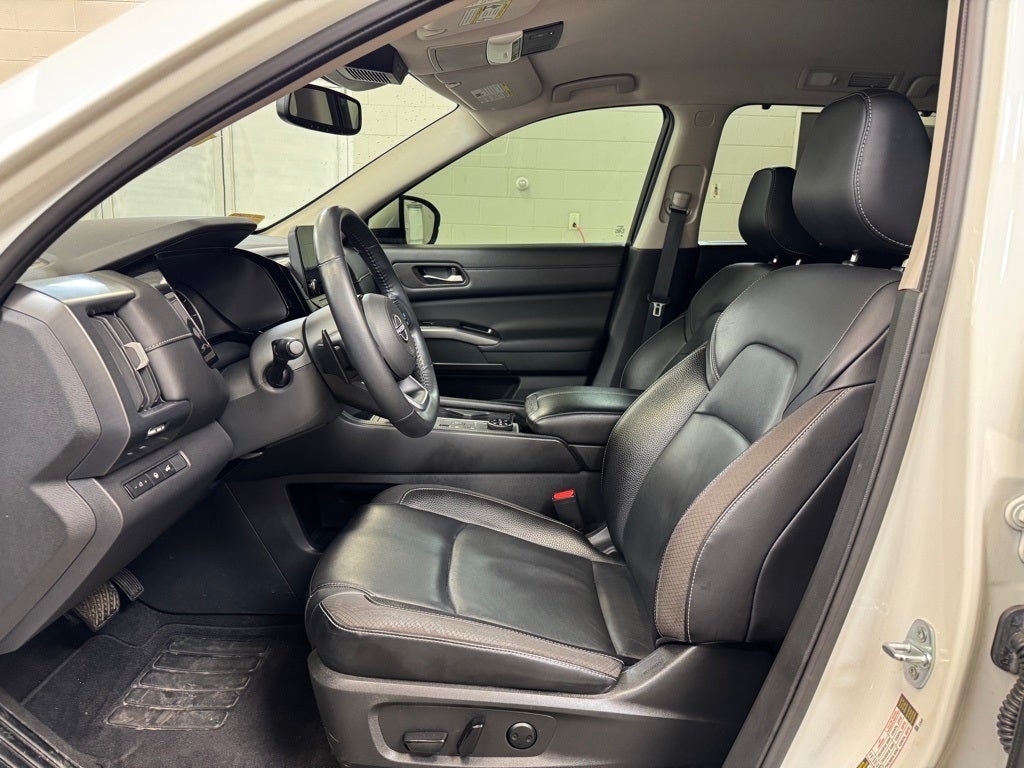 2022 Nissan Pathfinder SL