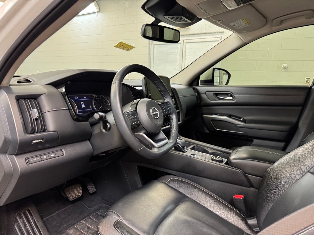 2022 Nissan Pathfinder SL