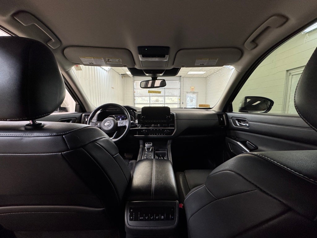 2022 Nissan Pathfinder SL