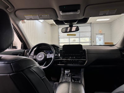 2022 Nissan Pathfinder SL