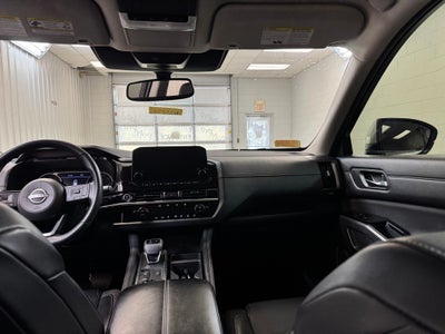 2022 Nissan Pathfinder SL