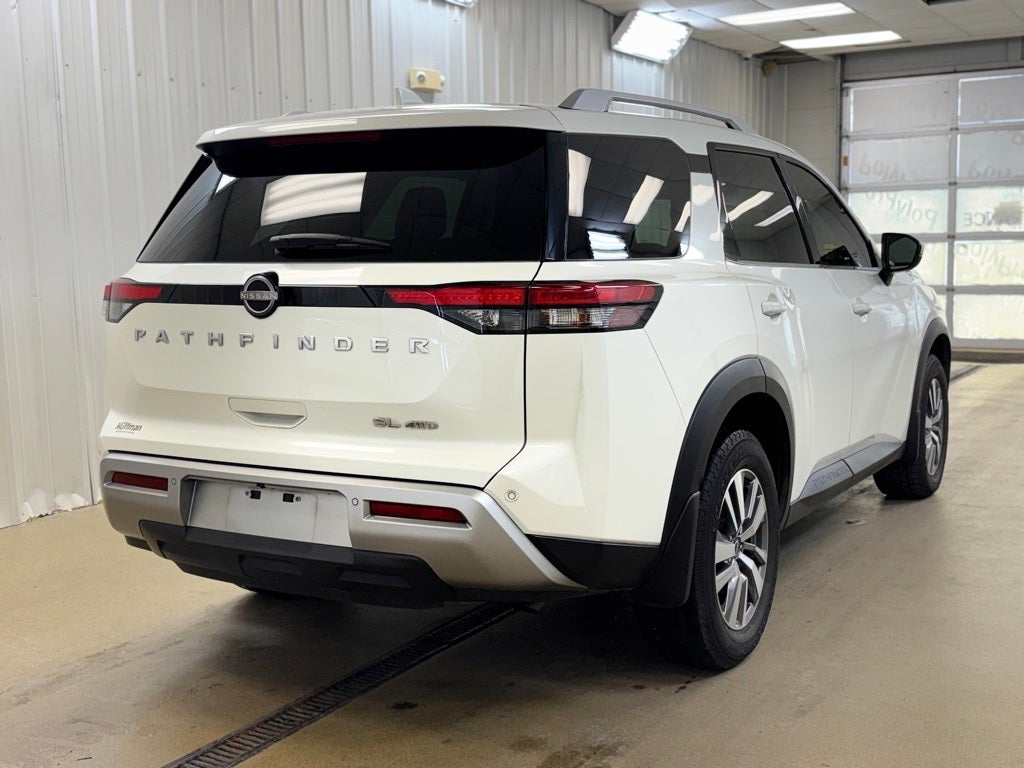 2022 Nissan Pathfinder SL