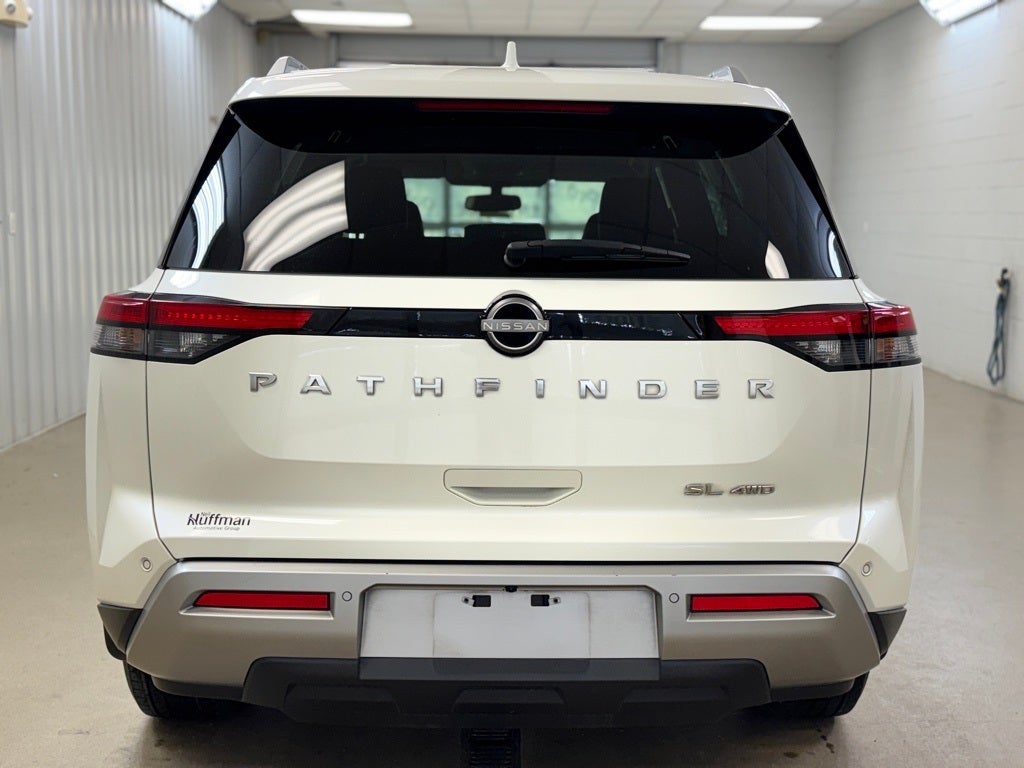 2022 Nissan Pathfinder SL