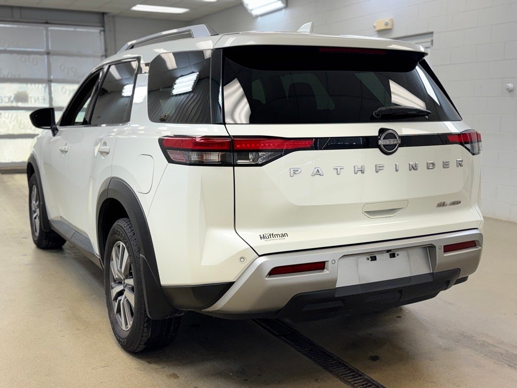 2022 Nissan Pathfinder SL