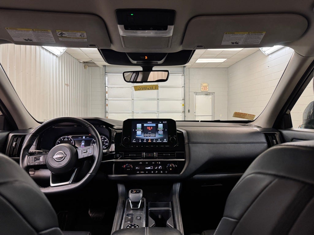 2025 Nissan Pathfinder SL