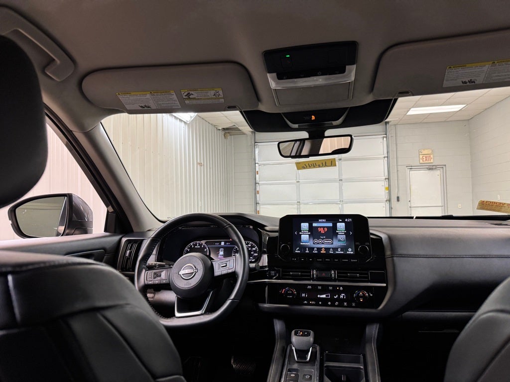 2025 Nissan Pathfinder SL