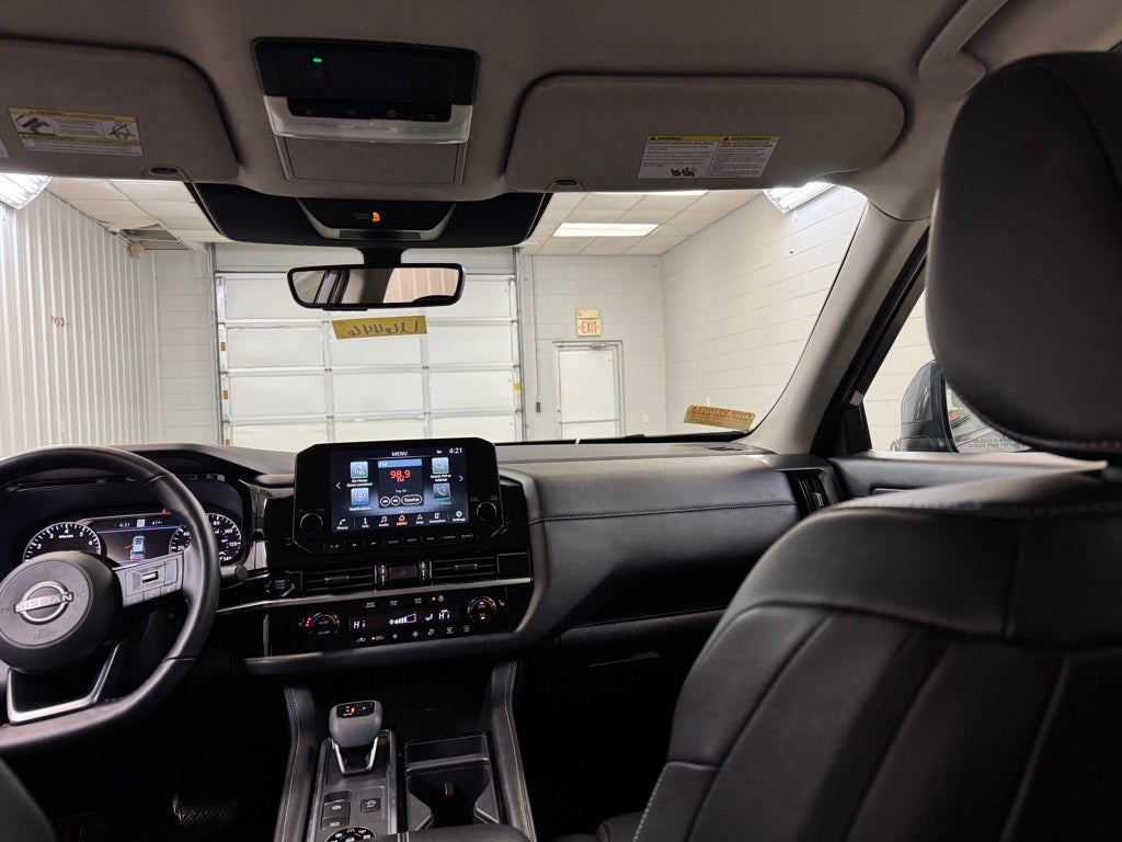 2025 Nissan Pathfinder SL