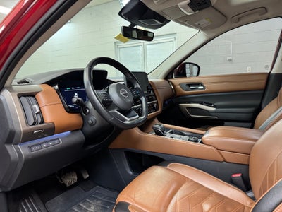 2023 Nissan Pathfinder Platinum