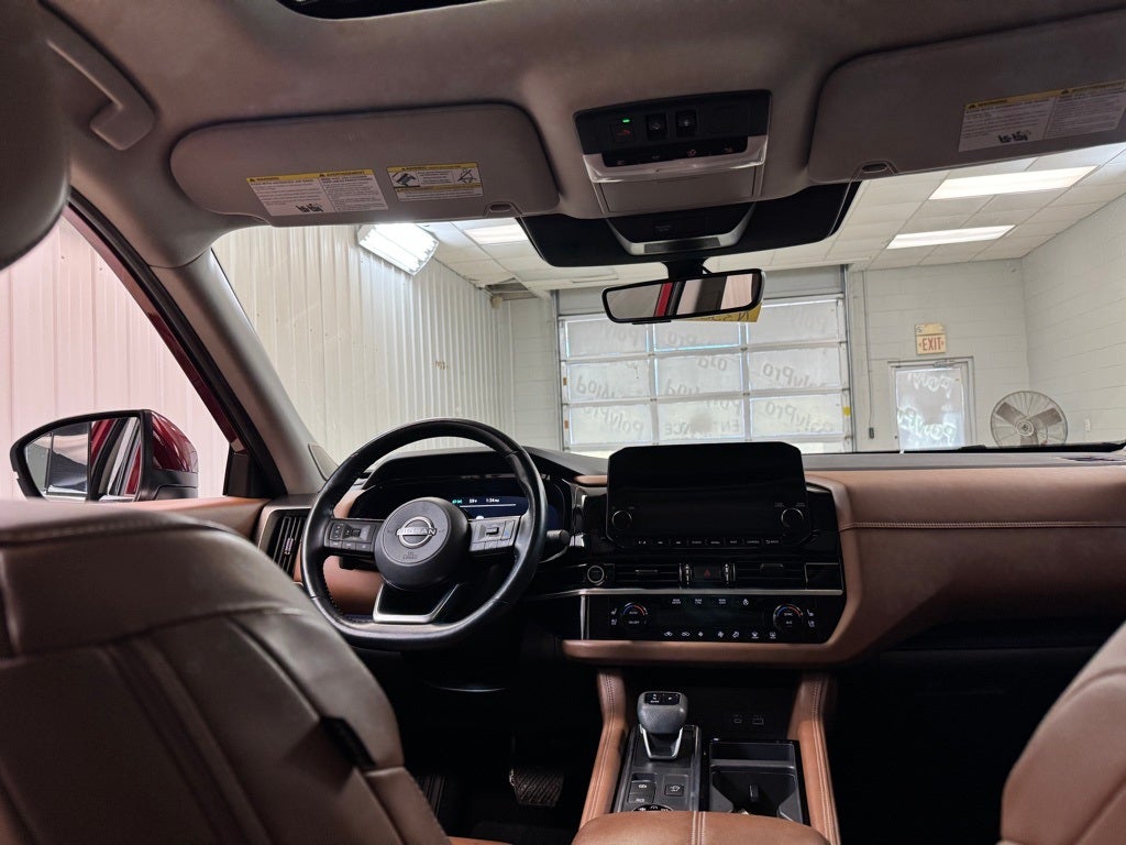 2023 Nissan Pathfinder Platinum