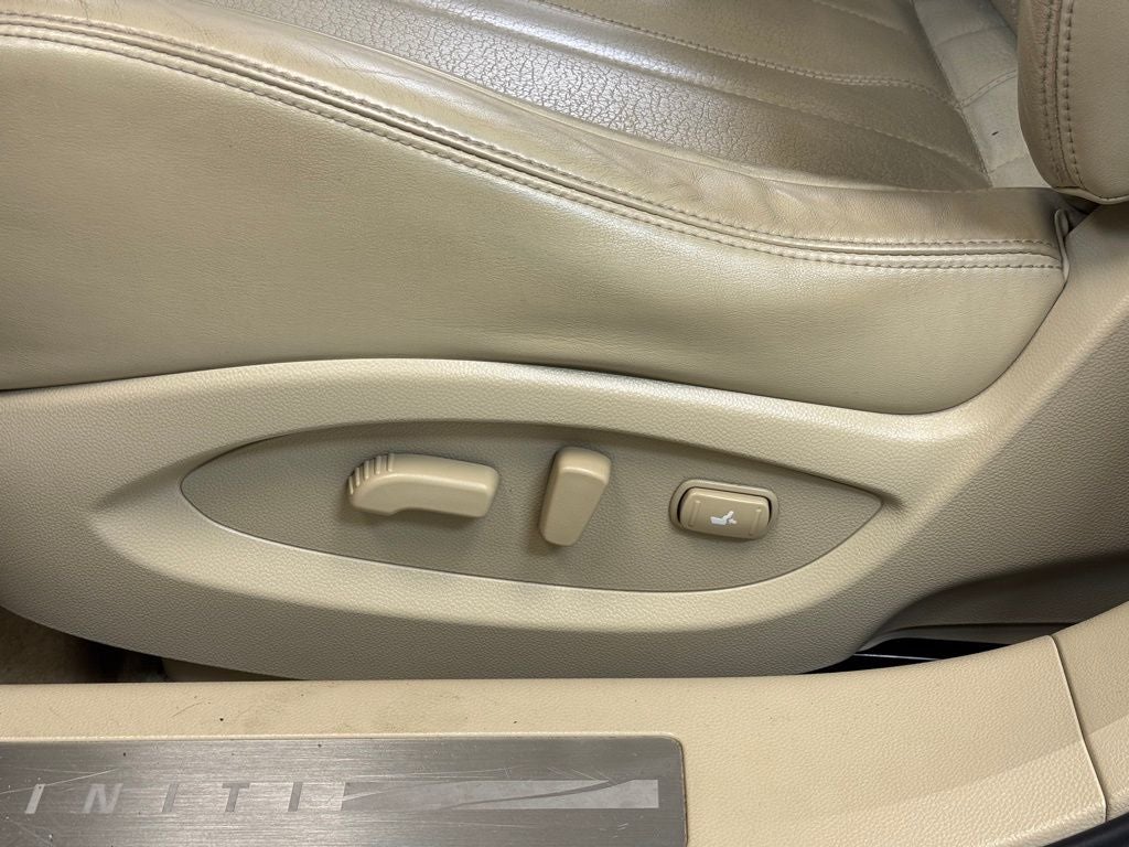 2014 INFINITI QX70 Base