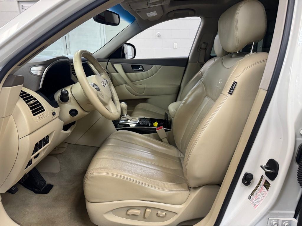 2014 INFINITI QX70 Base