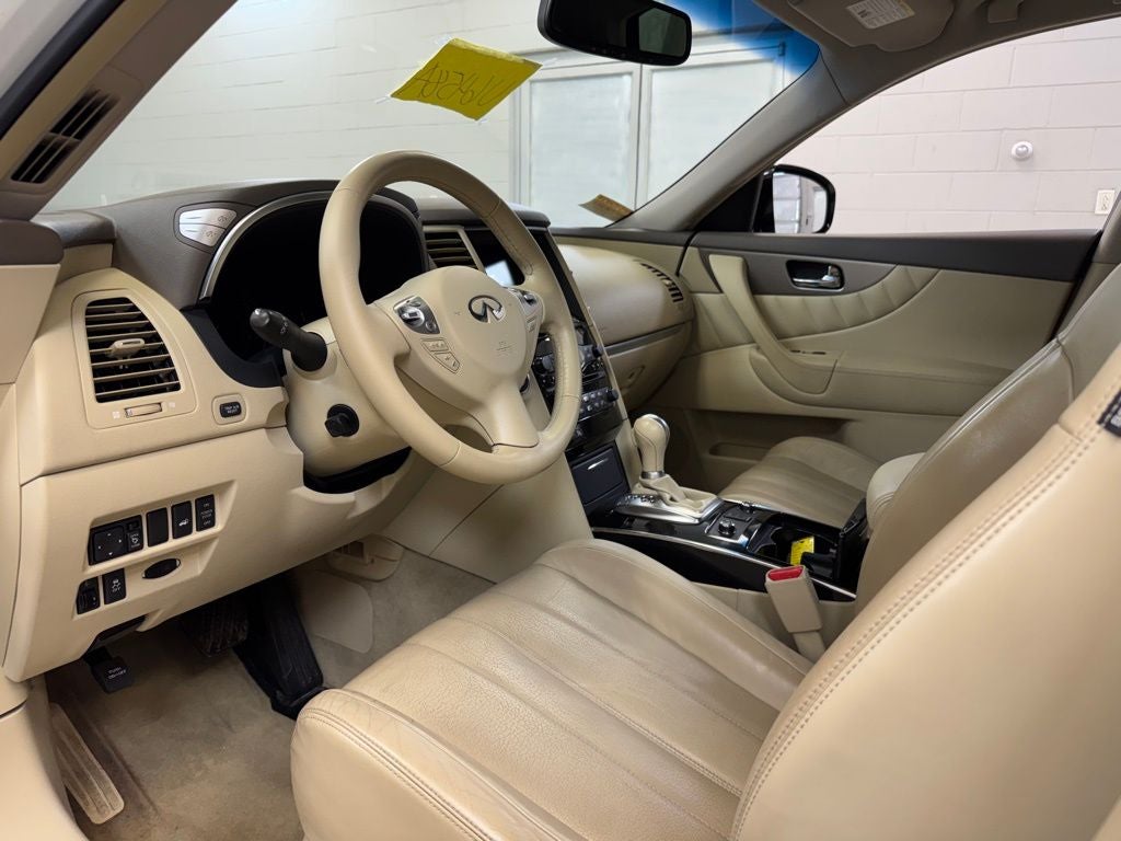 2014 INFINITI QX70 Base