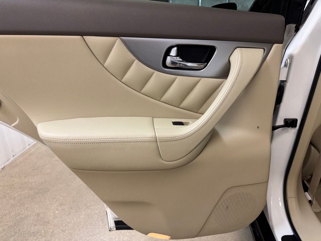 2014 INFINITI QX70 Base