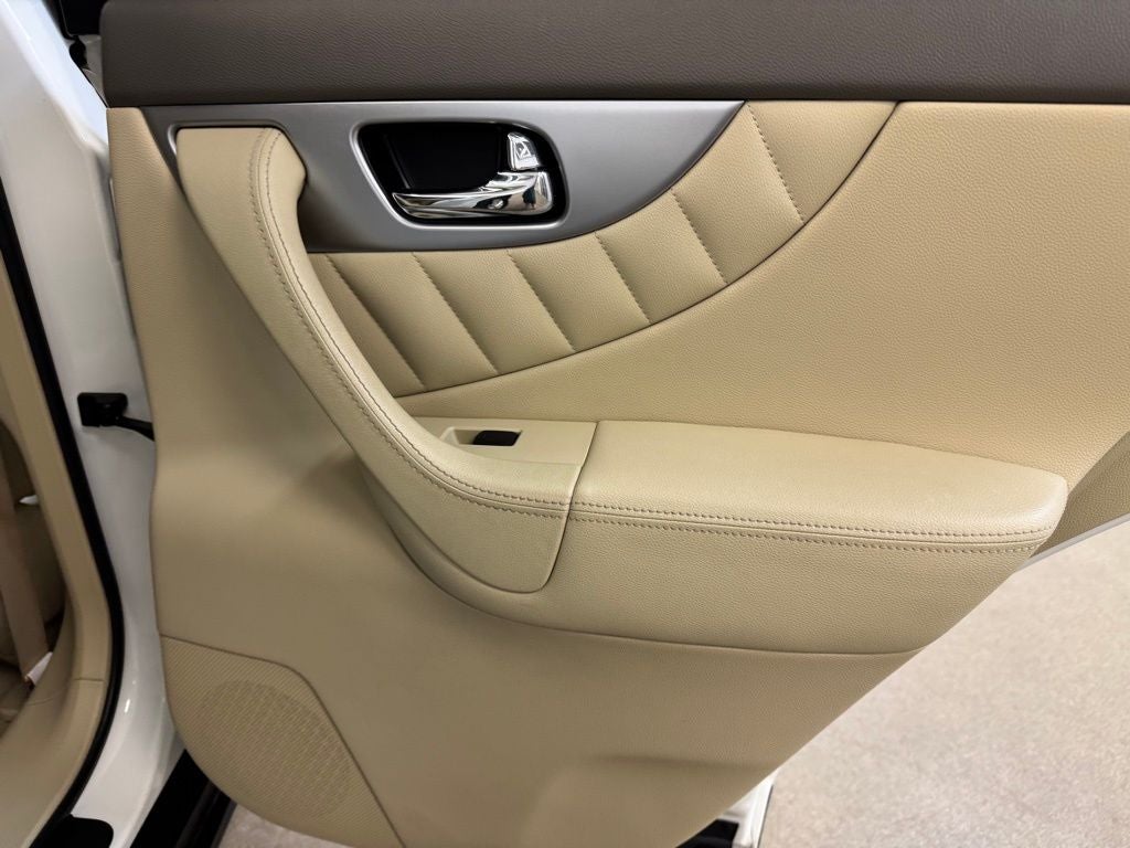 2014 INFINITI QX70 Base