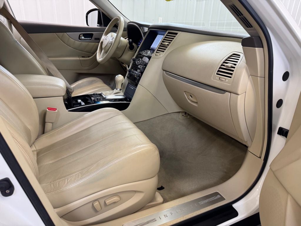 2014 INFINITI QX70 Base