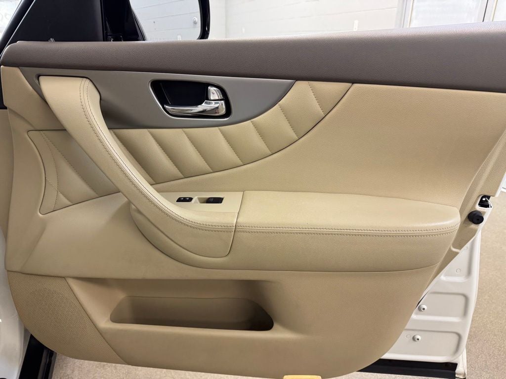 2014 INFINITI QX70 Base