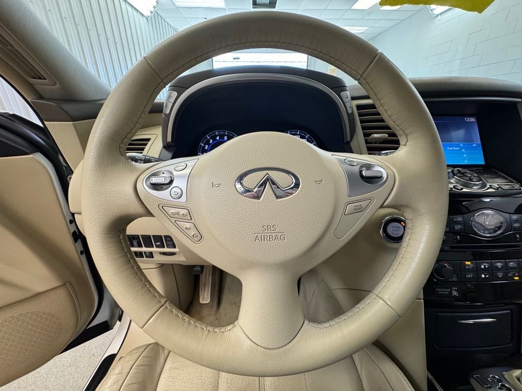 2014 INFINITI QX70 Base