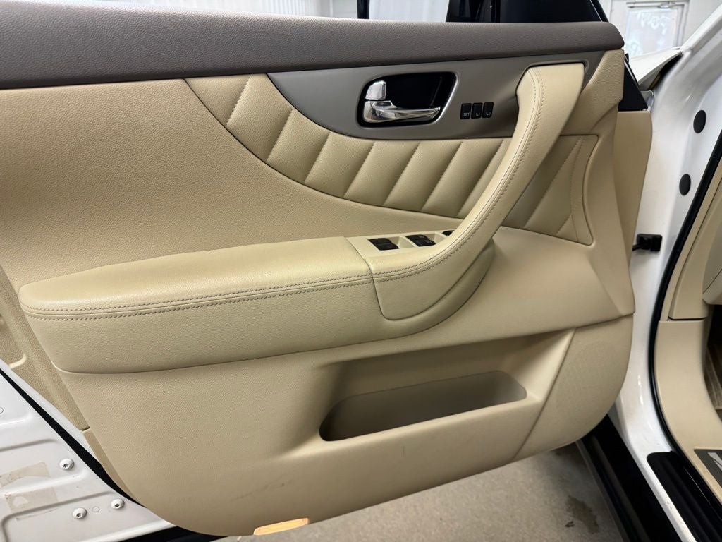 2014 INFINITI QX70 Base